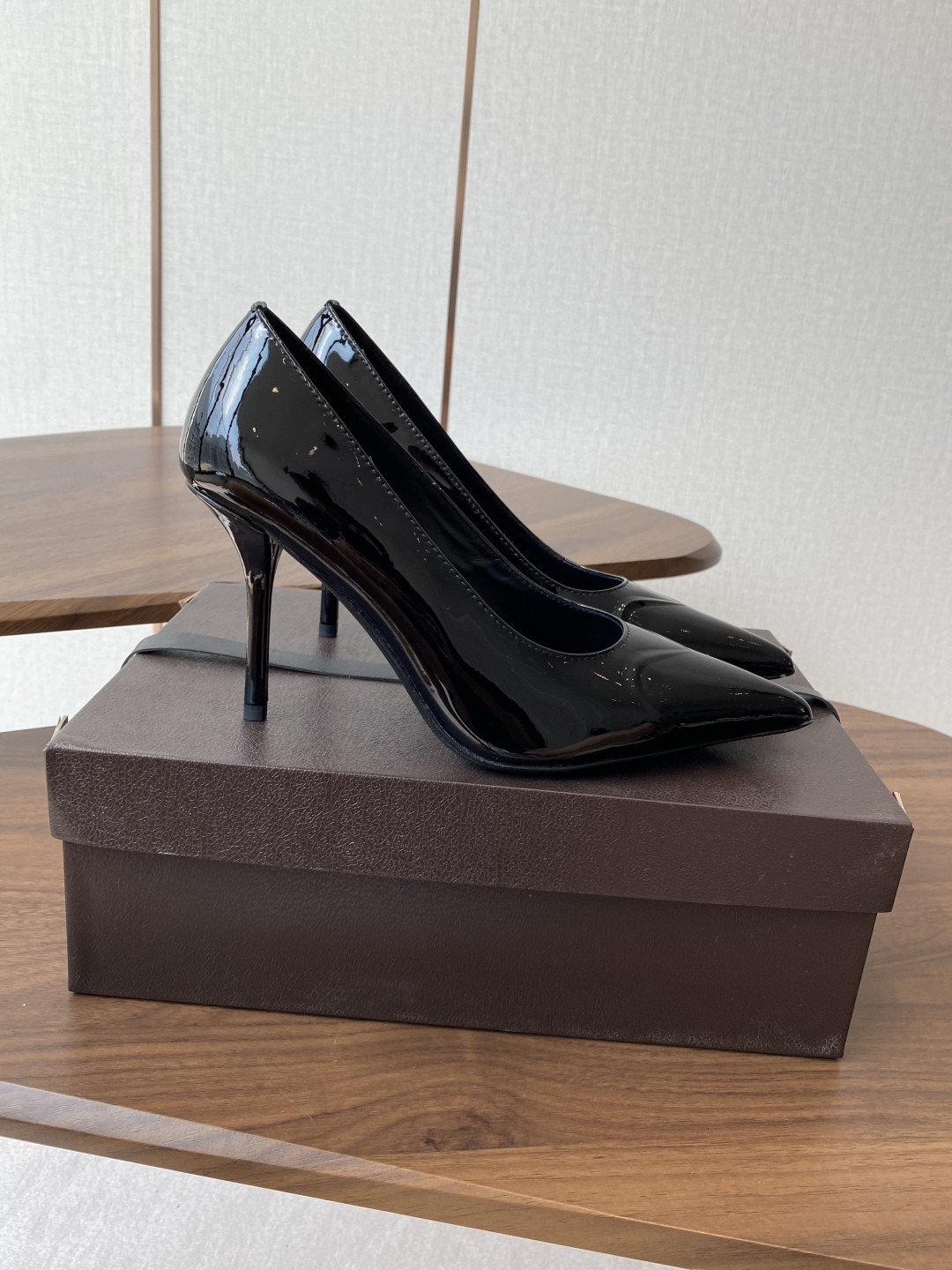 UA Alaia Pointy-Toe Pumps 9cm Heel(Customized Size 7-10 days production time)
