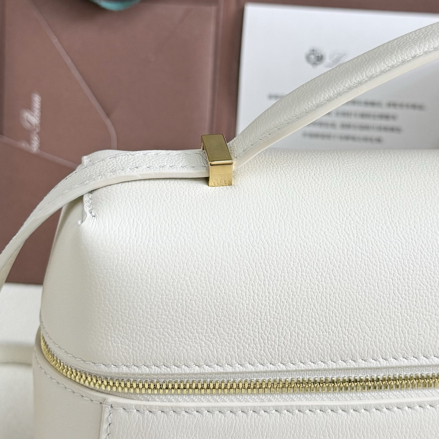 L**o p*ana extra pocket l27 calfskin 16x27x10cm