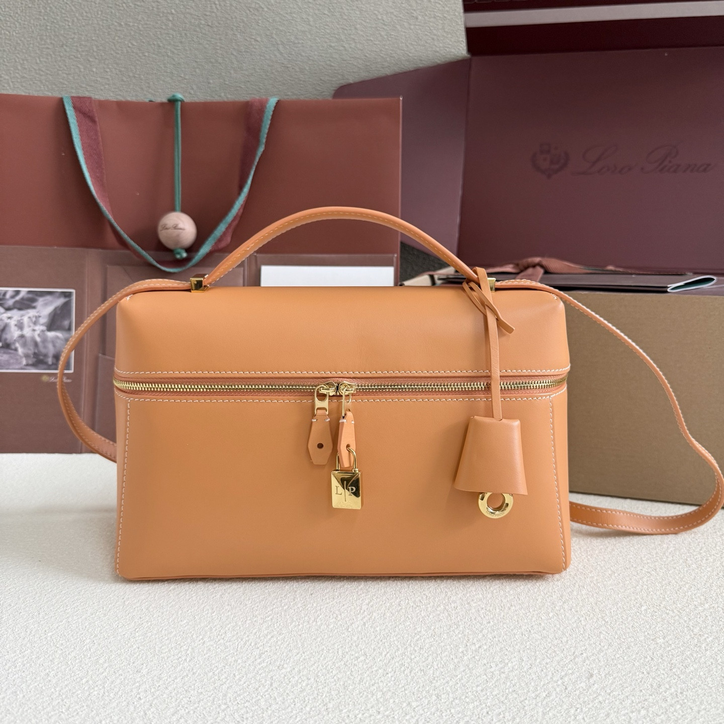 L**o p*ana extra pocket l27 calfskin 16x27x10cm