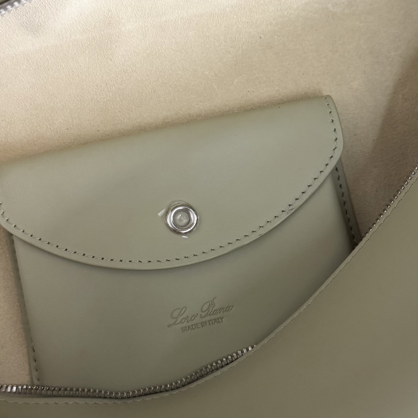 L**o p*ana extra pocket l27 calfskin 16x27x10cm