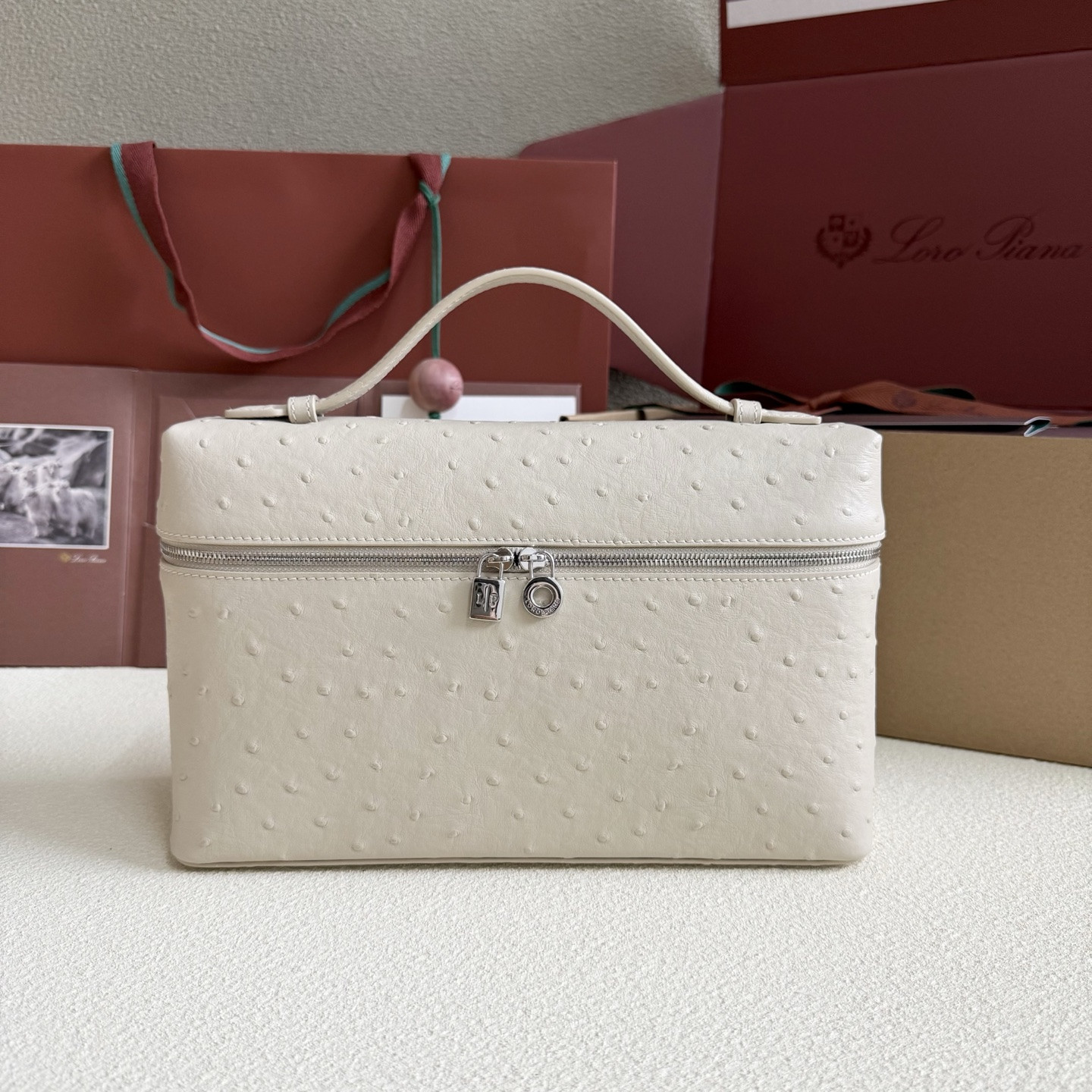 L**o p*ana extra pocket l27 ostrich-grained leather 16x27x10cm