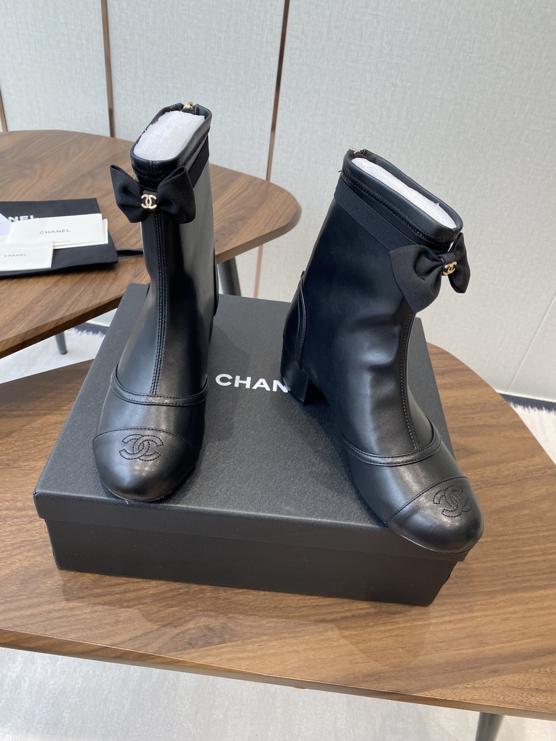 ua Ch*el short boots 5cm heel
