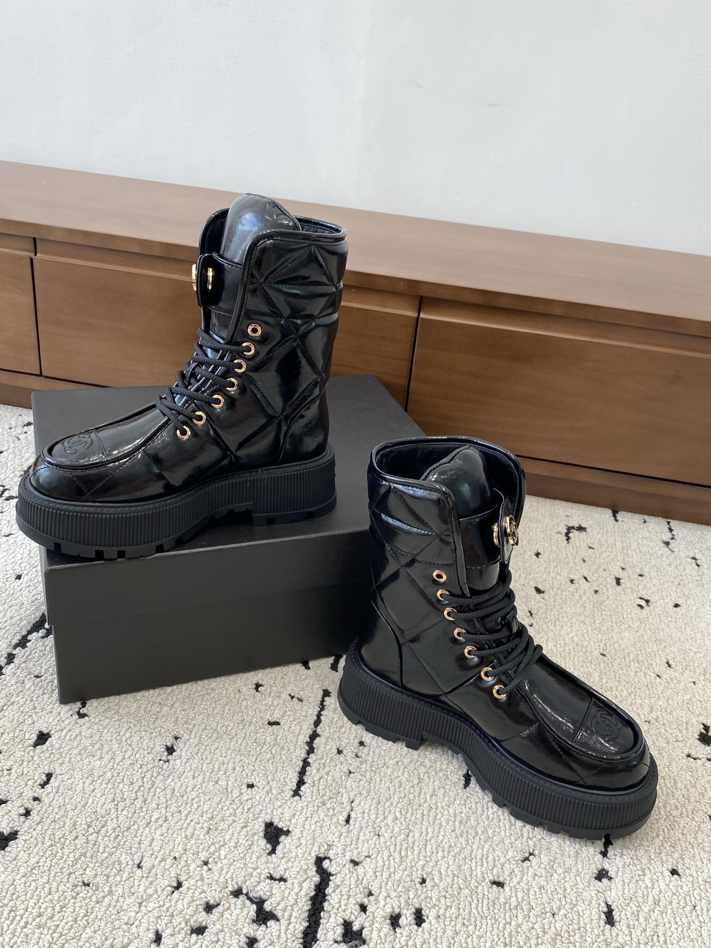 ua Ch*el boots