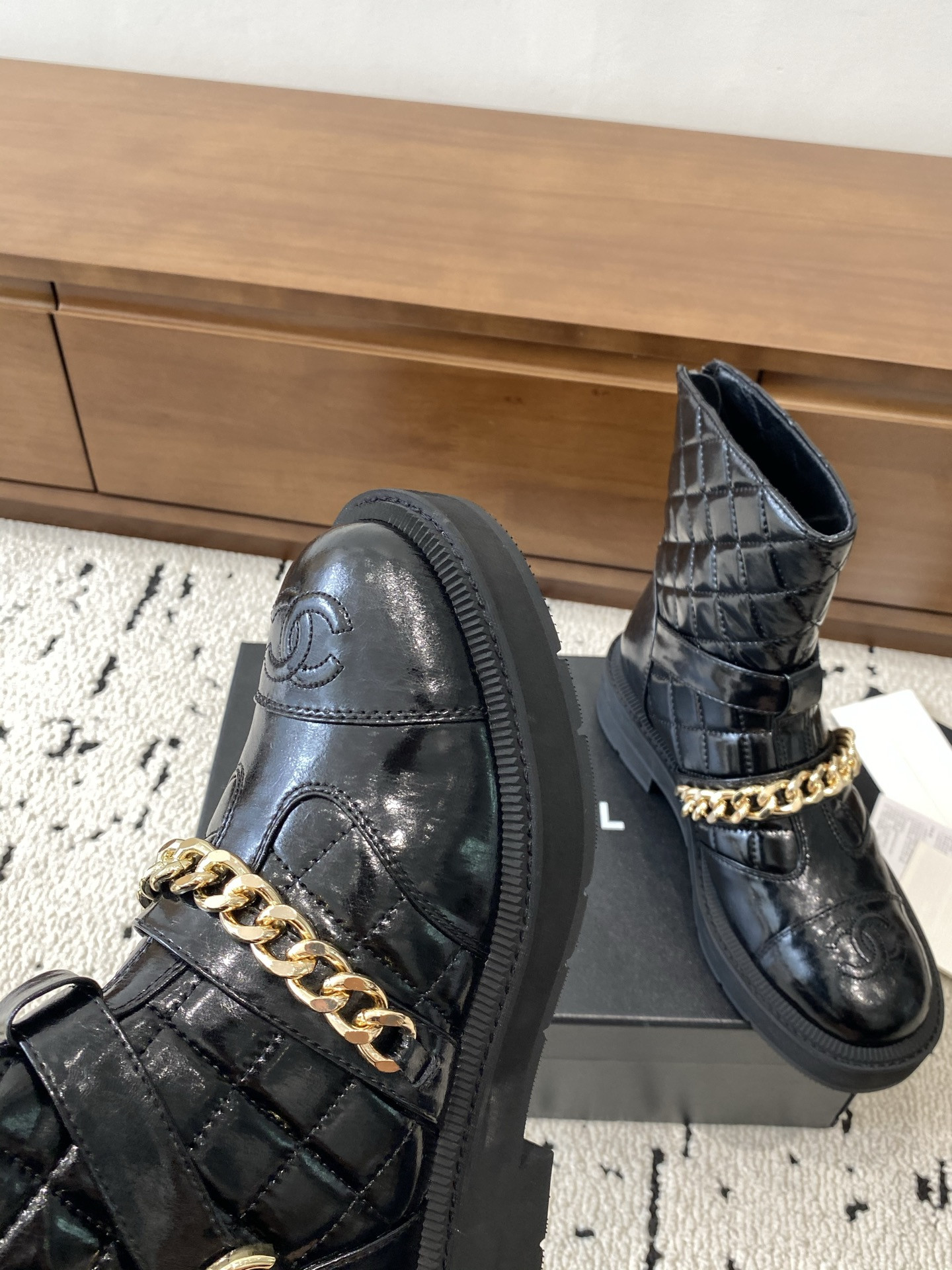 ua Ch*el boots