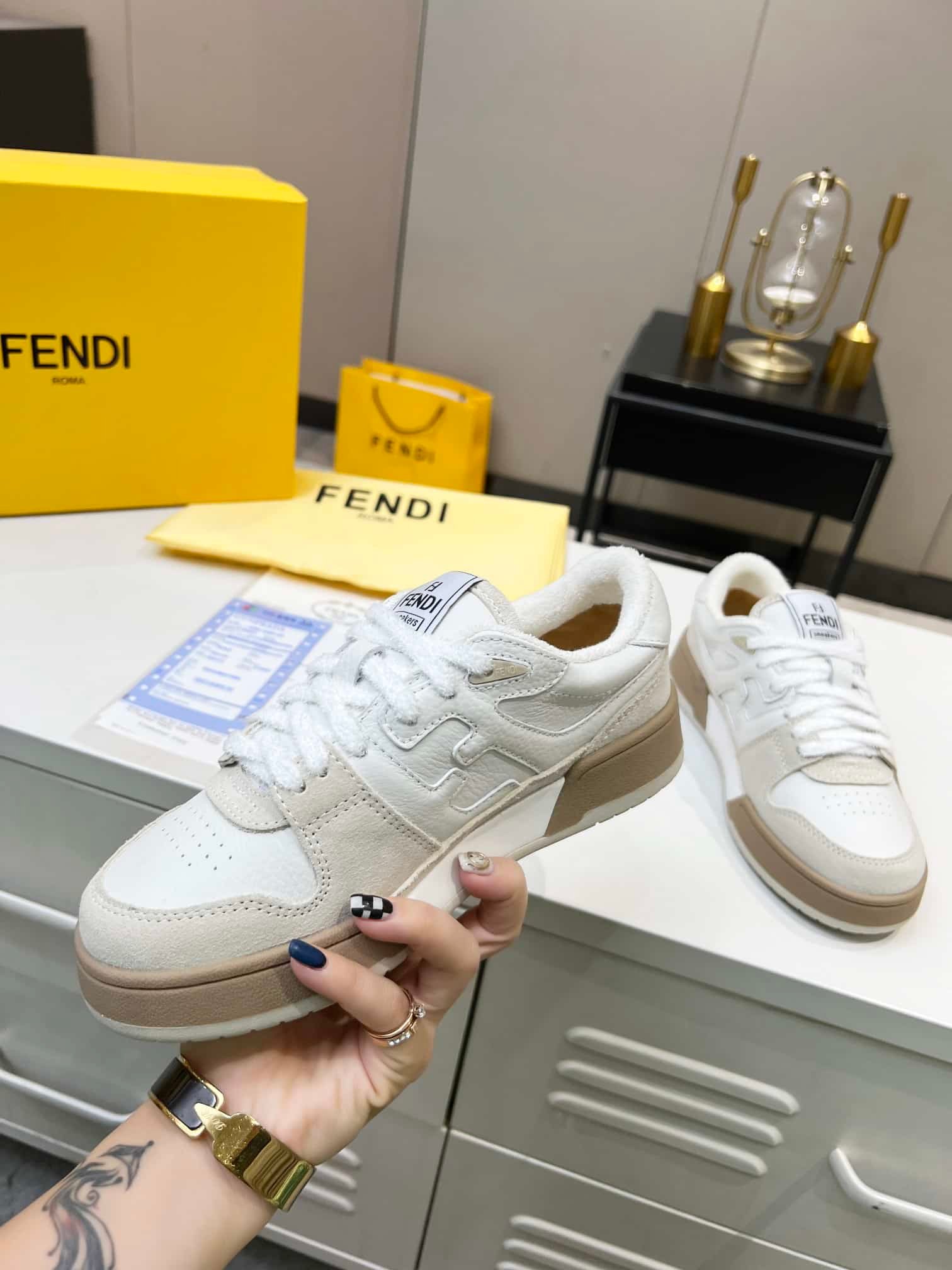 F**di Match Suede Low Tops White 8E8252Ahh2F1Fhs