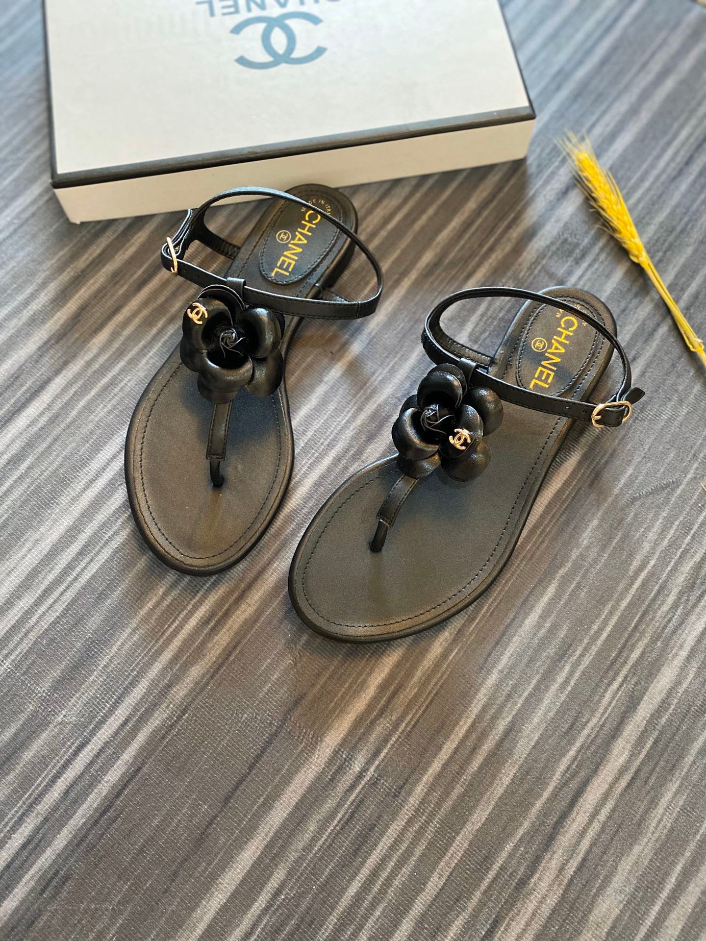 Ch**el Jelly Black Rubber Camellia Sandals Black