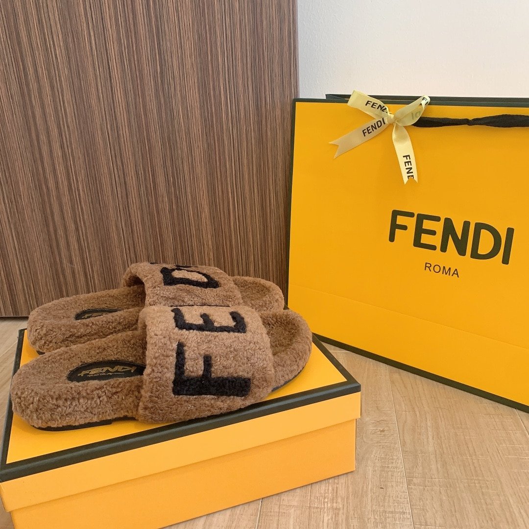 F**di Fleece Slippers Brown