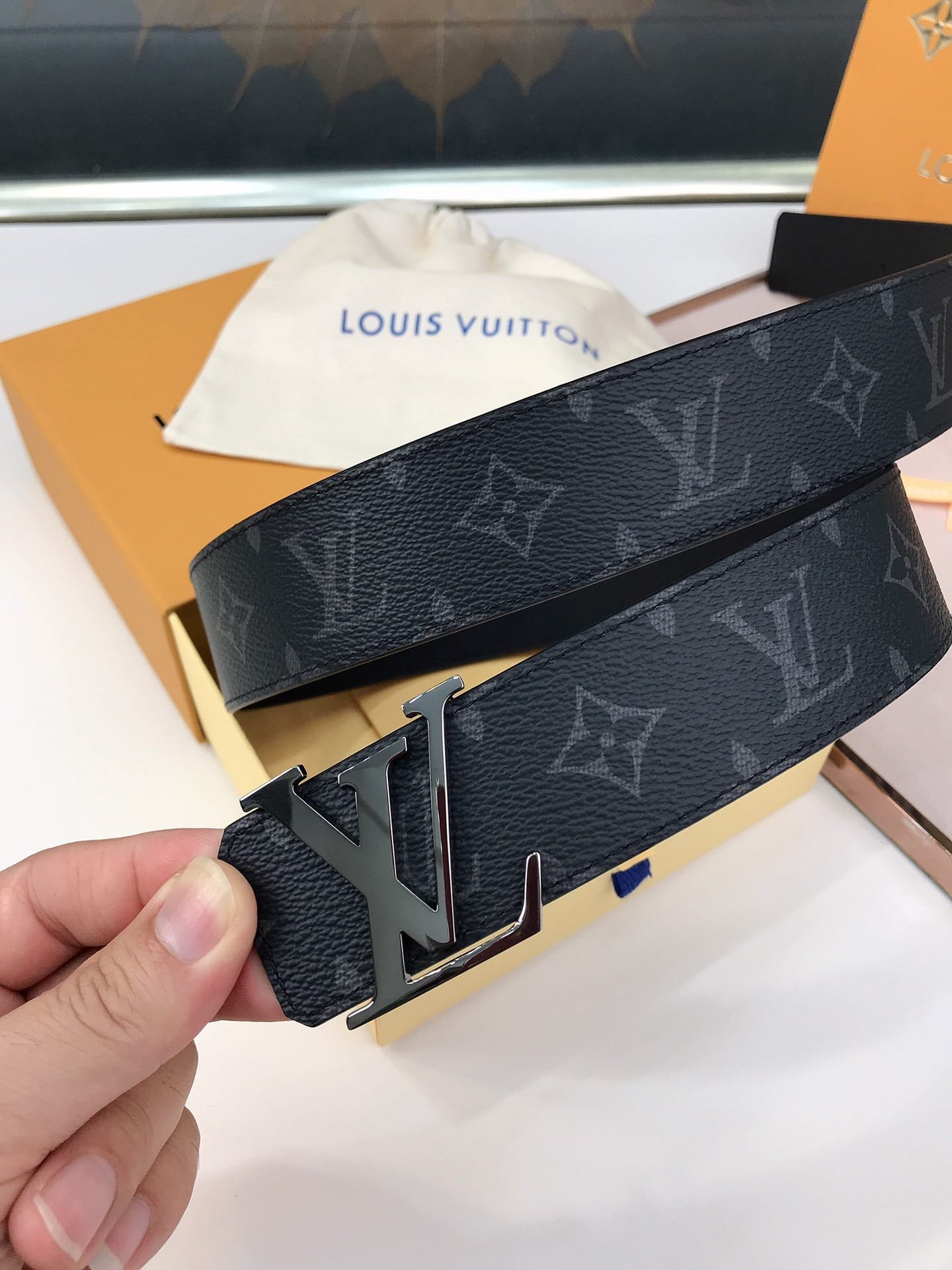 L0vis Vvtt0n Lv Initiales Reversible Belt Monogram Eclipse Silver Metal 4Cm