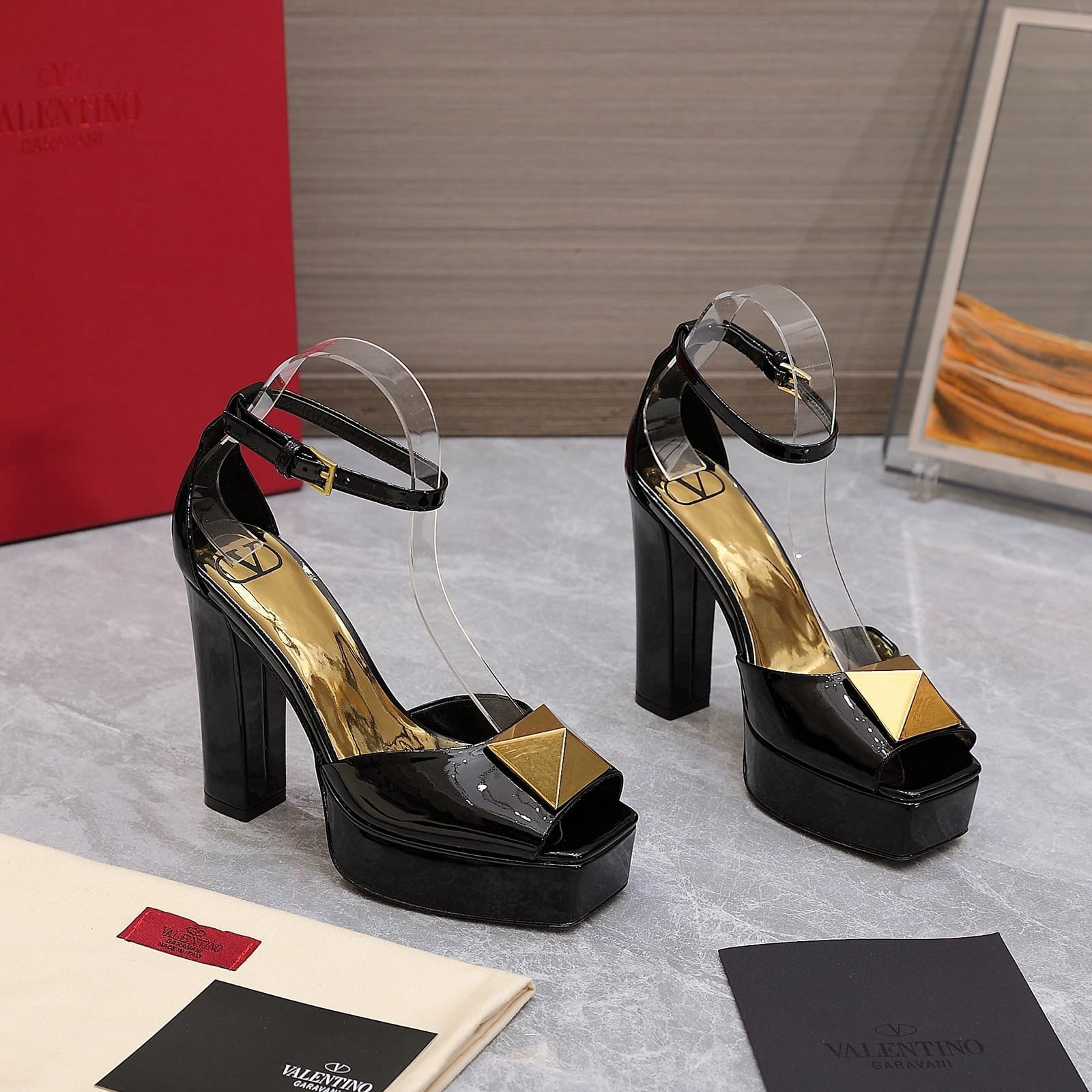 [S*per Vip 1:1] Va1e*ntin0 Garavani Open Toe Pump One Stud Platform Patent Leather Black Zw2S0Ea3Laf 0No