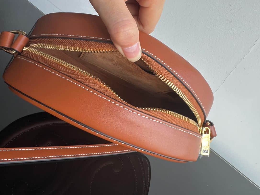 Ce1i*e Crossbody Oval Purse Cuir Triomphe In Smooth Calfskin Tan 10I703Dpq04Lu