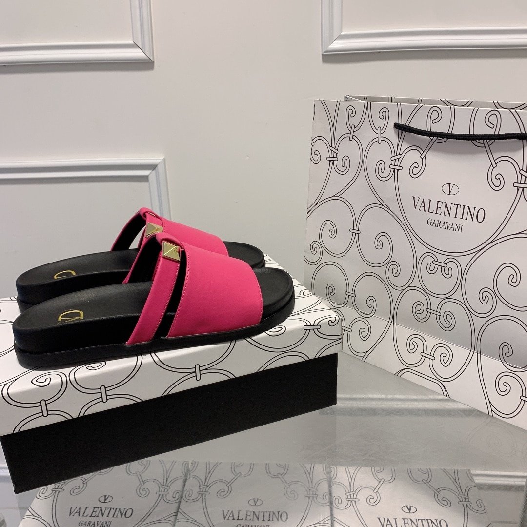 Va1e*ntin0 Rockstud Pink Slide Sandals
