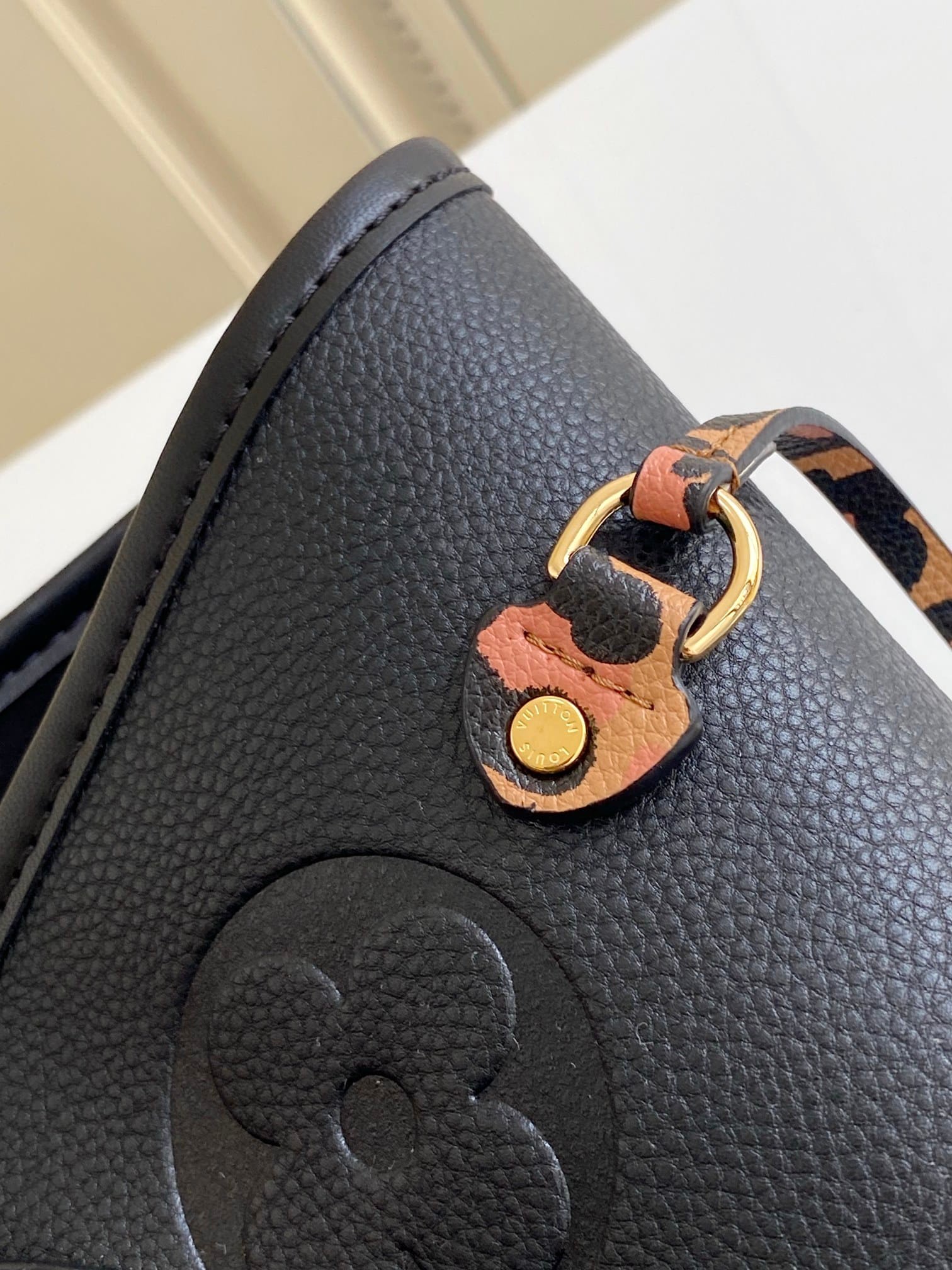 L0vis Vvtt0n Bolsa Neverfull Mm Black 31Cm M45856