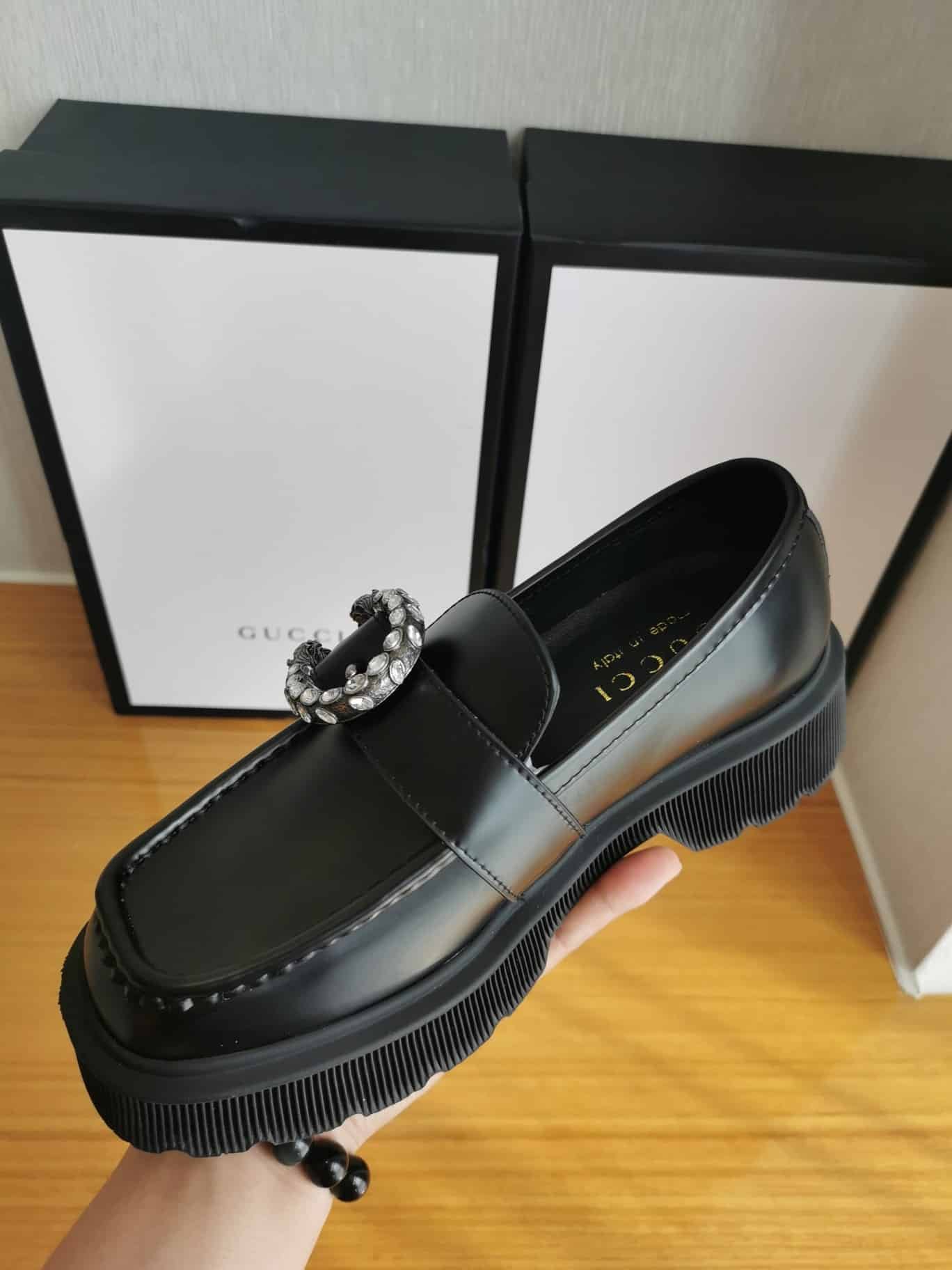 Gvc*1 Women’S Leather Loafers With G Black