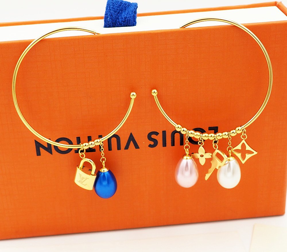 L0vis Vvtt0n Pearl Gold Charm Hoop Earrings