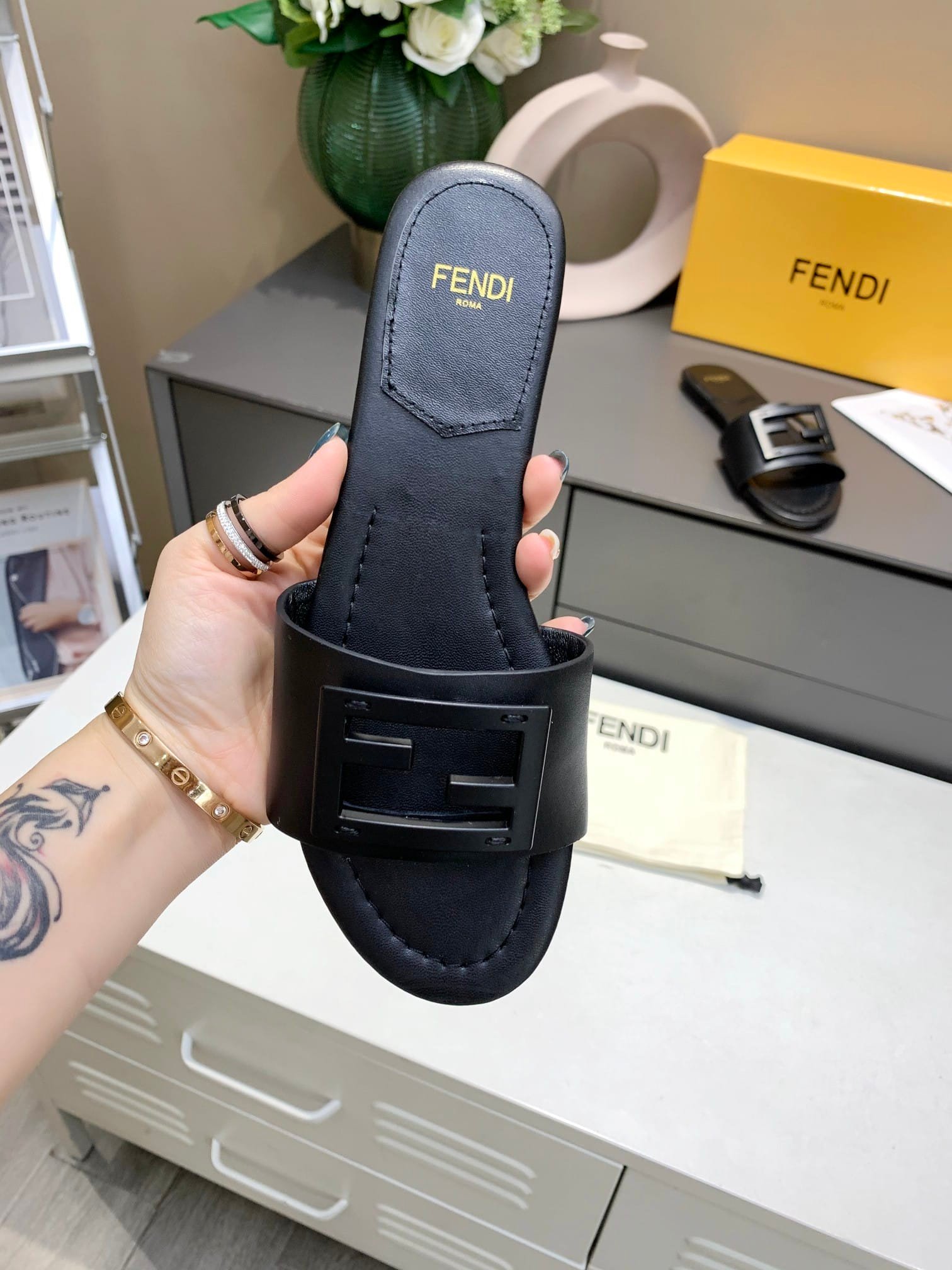 F**di Baguette Leather Slide Black 8R8136 Ae7T F0Abb