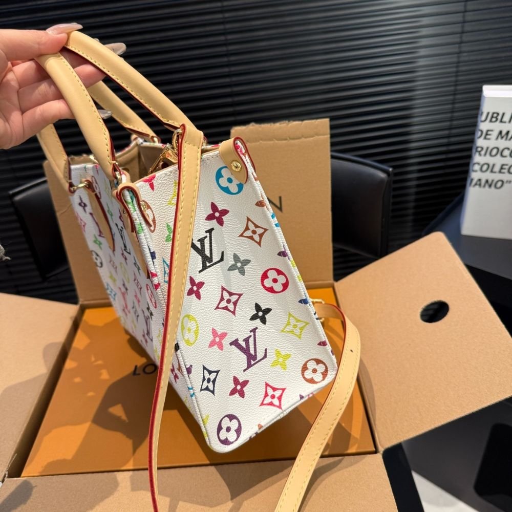 L0vis Vvtt0n OnTheGo PM Monogram Multicolor White 25Cm M27580