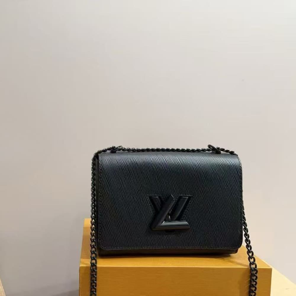 L0vis Vvtt0n Twist MM Bag All Black 23Cm M25325
