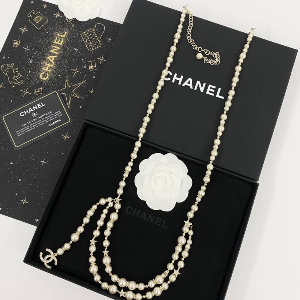 Ch**el Pearl Necklace With Star And CC Logo