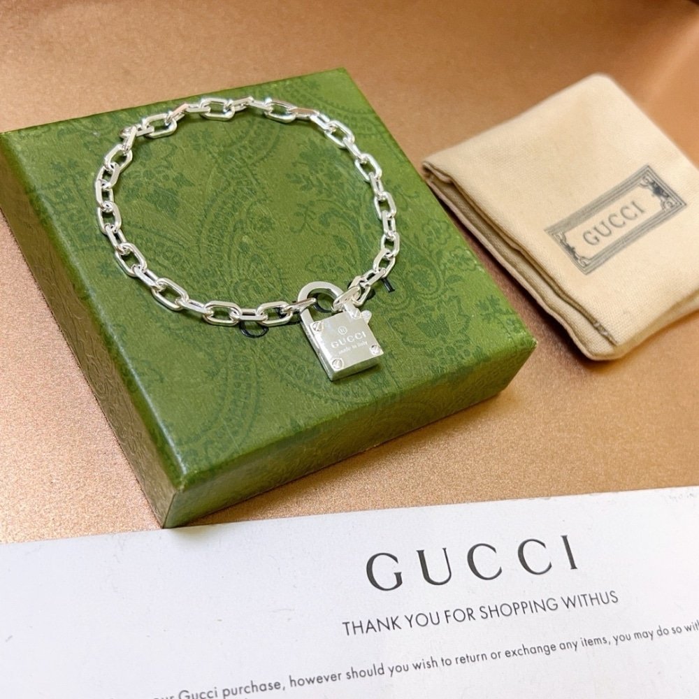Gvc*1 Trademark Silver Chain ​​Bracelet With Padlock
