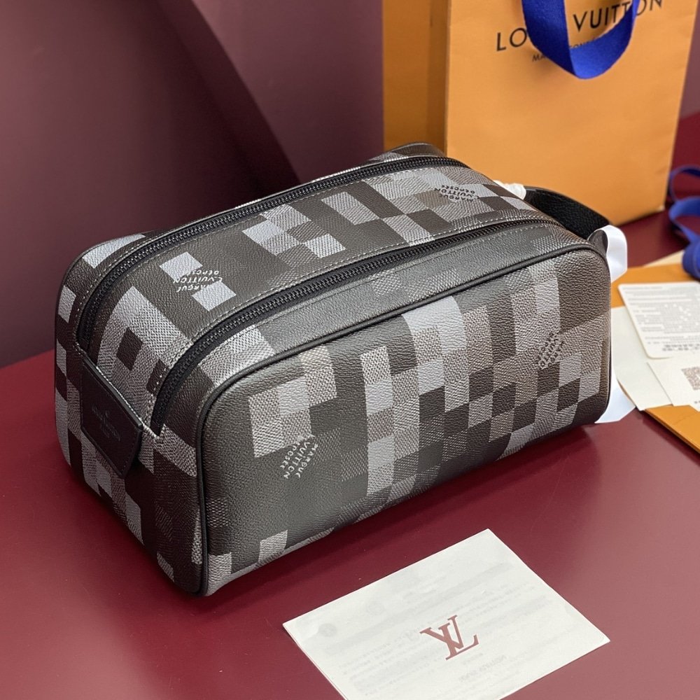 L0vis Vvtt0n Dopp Kit Black 28Cm M15109