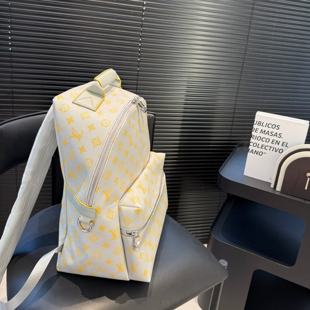 L0vis Vvtt0n Discovery Backpack Monogram Yellow 37Cm M14673