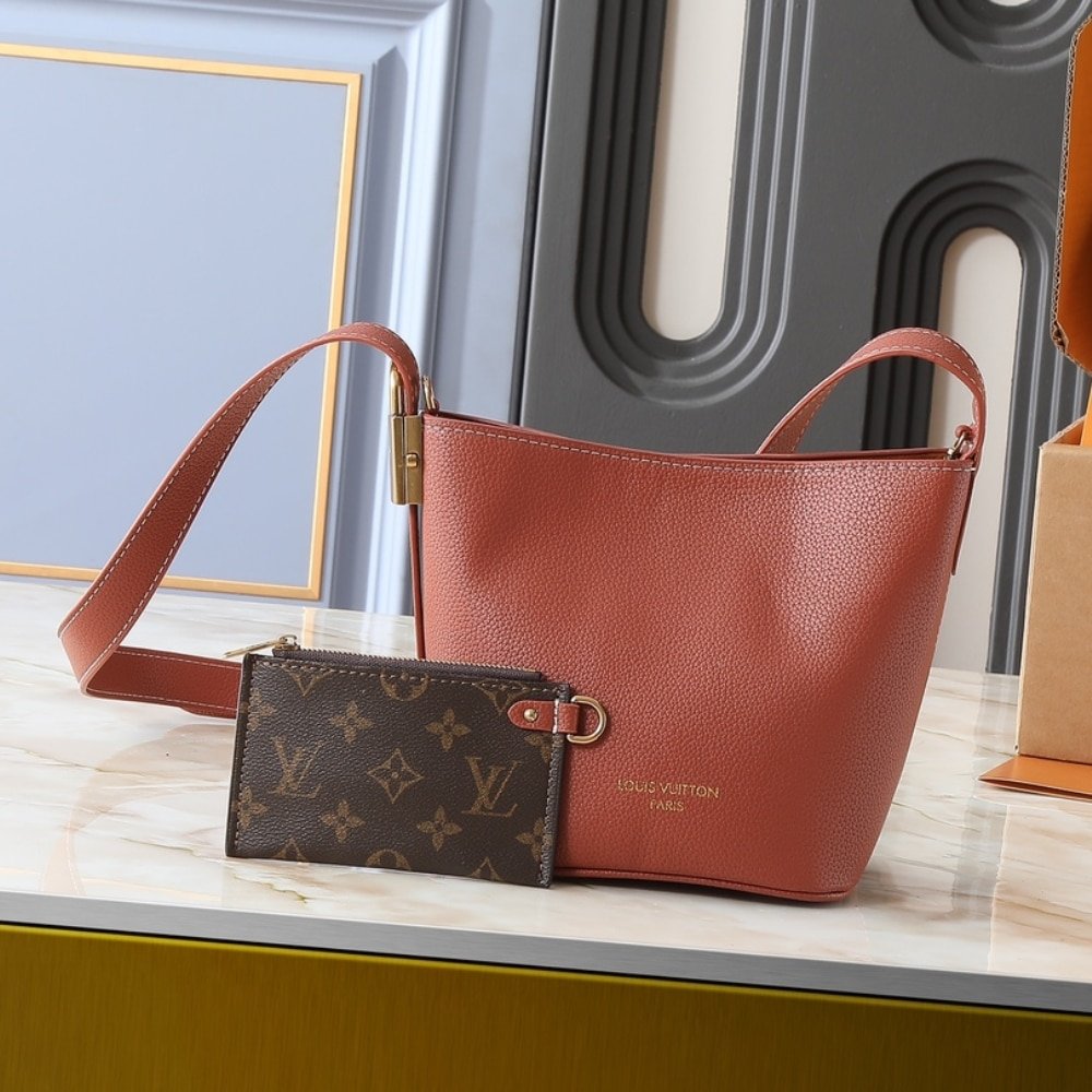 L0vis Vvtt0n Low Key All In BB Cognac Brown 18Cm M14416