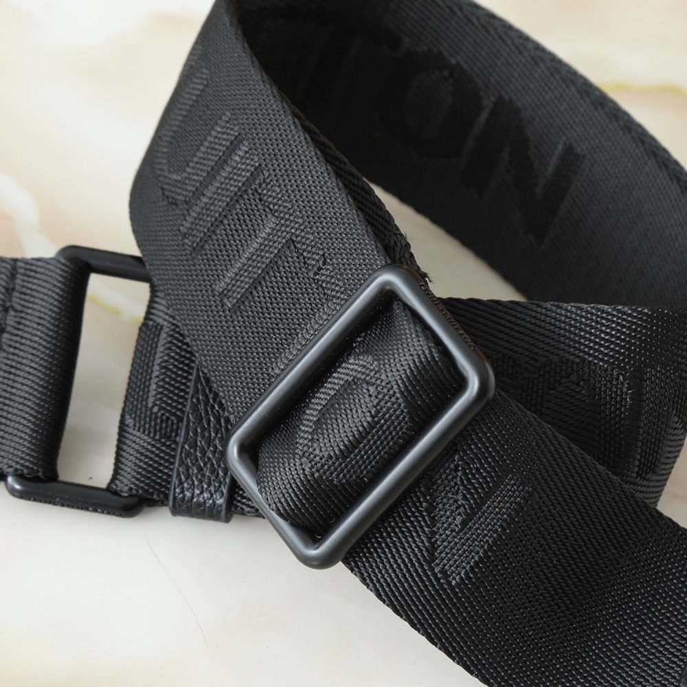 L0vis Vvtt0n Noe Crossbody Bag Black 21Cm M82248