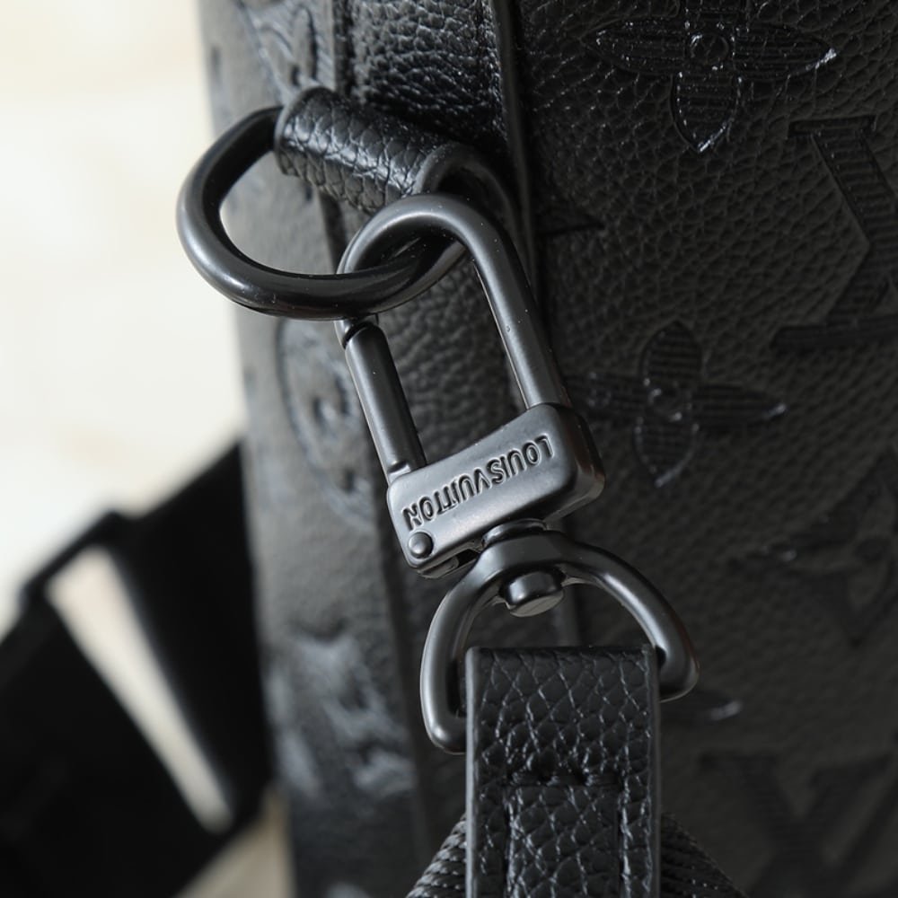 L0vis Vvtt0n Noe Crossbody Bag Black 21Cm M82248