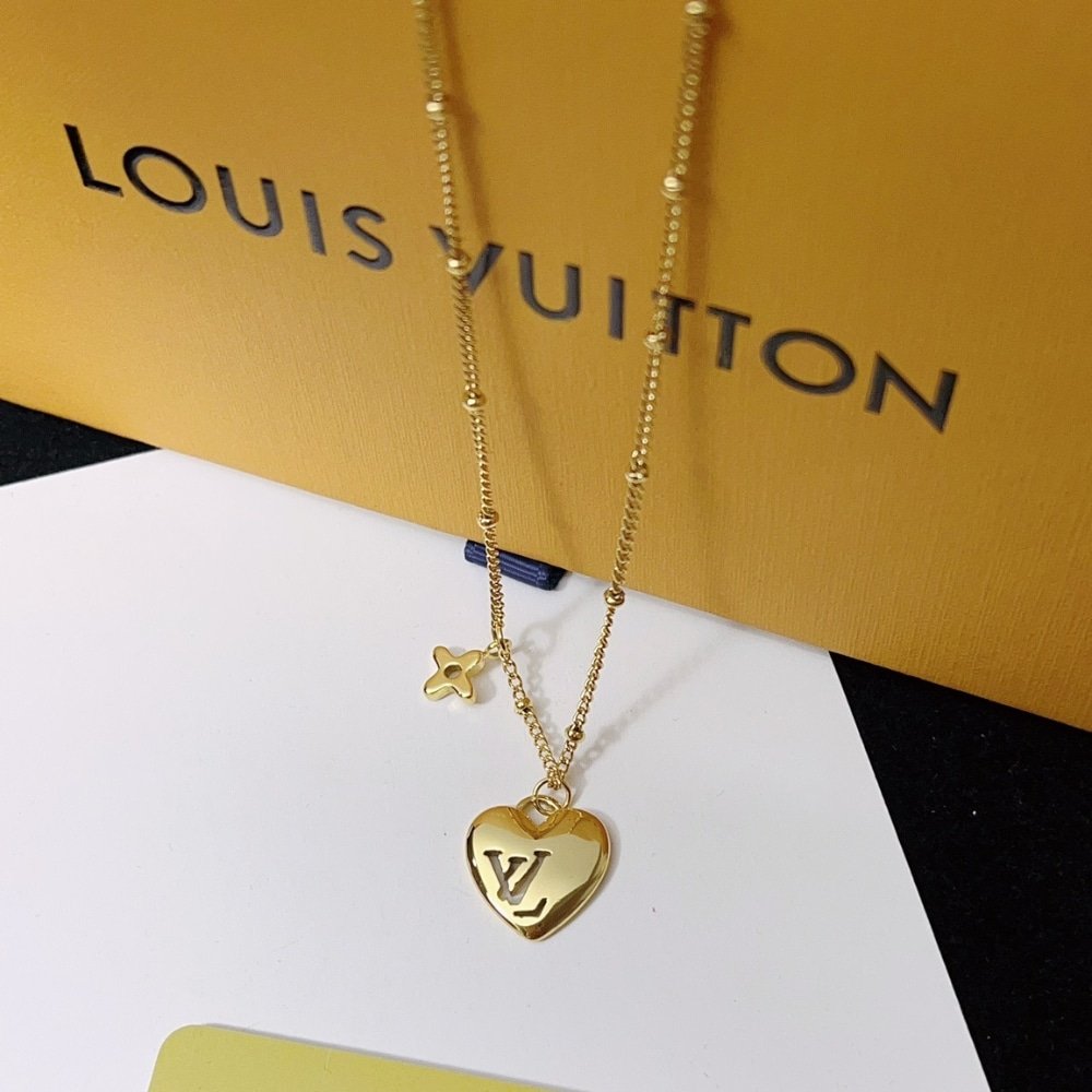 L0vis Vvtt0n Blooming Heart Necklace Gold M02310