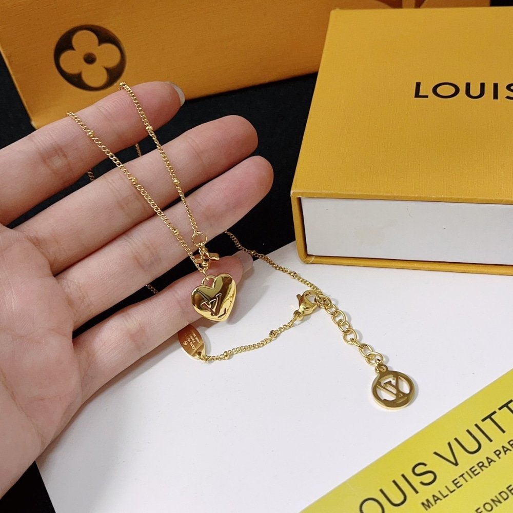 L0vis Vvtt0n Blooming Heart Necklace Gold M02310