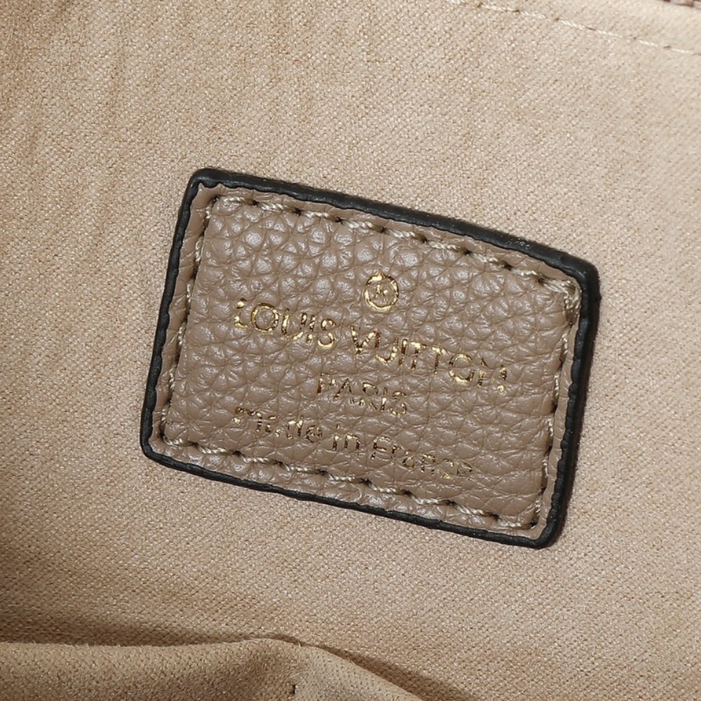 L0vis Vvtt0n Boulogne GM Beige 40Cm M25854