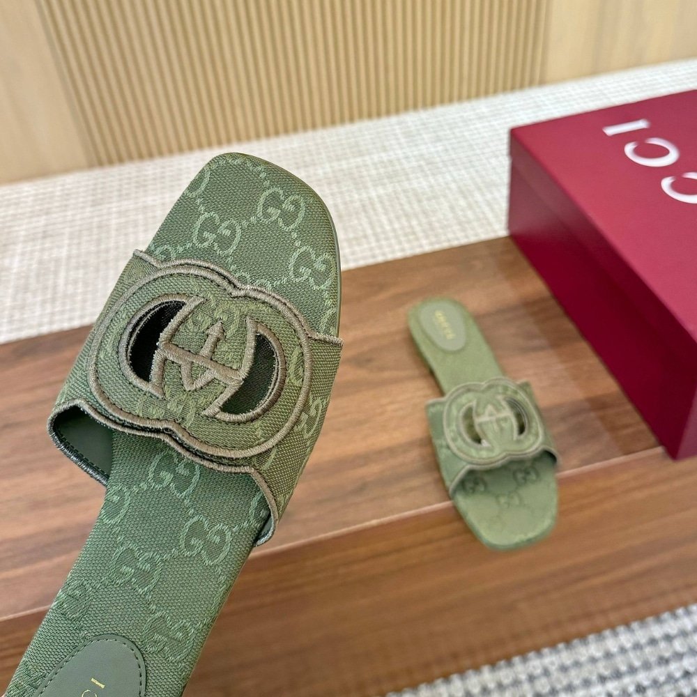 Gvc*1 Women Slide Sandal With Interlocking G Green Gg Canvas‎ ‎790447 9Sf00 3005