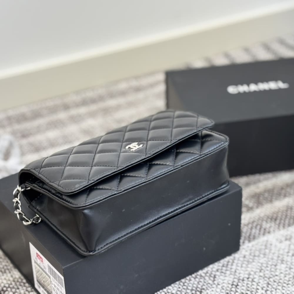 Ch**el Classic Wallet On Chain Silver Black 19Cm Ap0250 Y01480 C3906