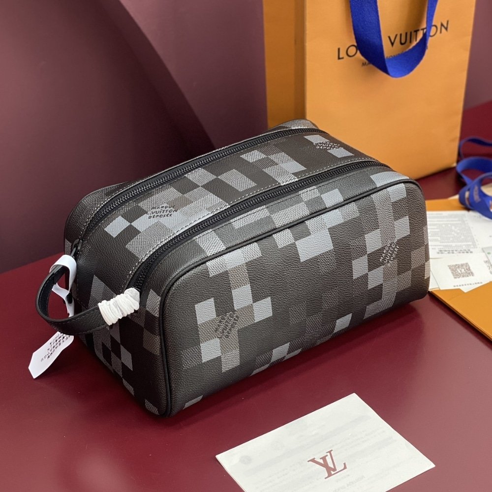 L0vis Vvtt0n Dopp Kit Black 28Cm M15109