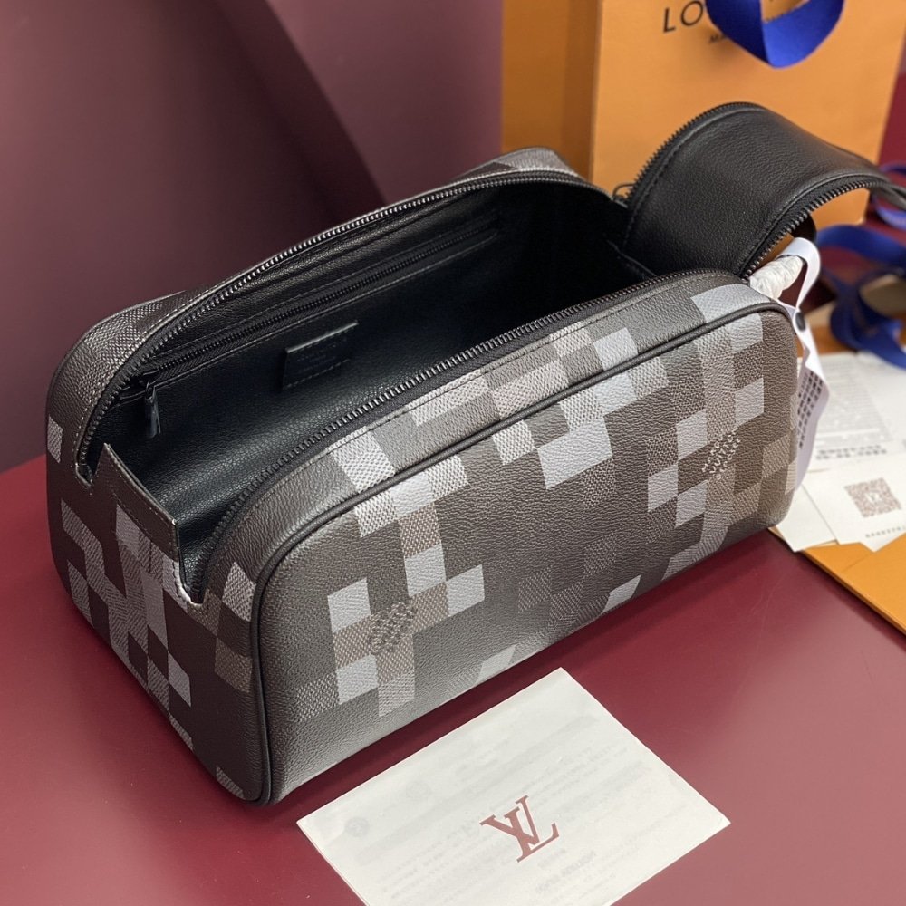 L0vis Vvtt0n Dopp Kit Black 28Cm M15109