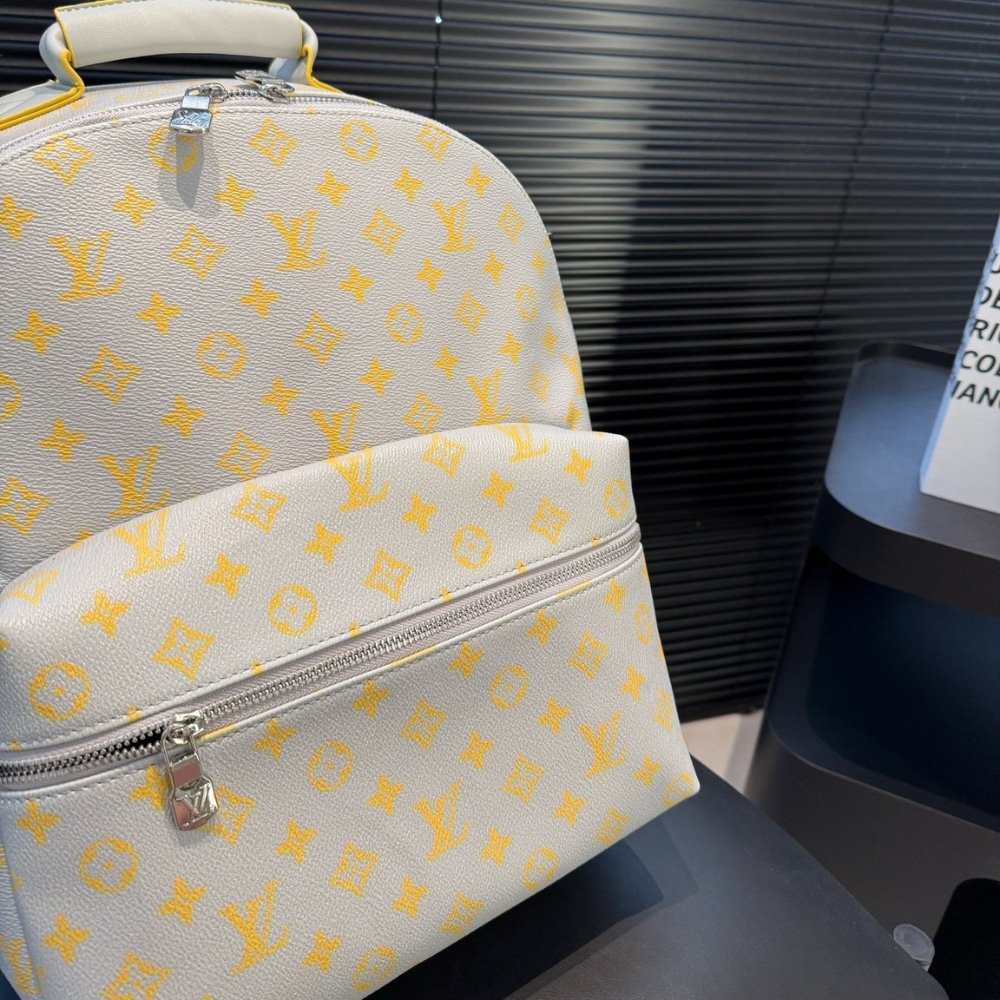 L0vis Vvtt0n Discovery Backpack Monogram Yellow 37Cm M14673