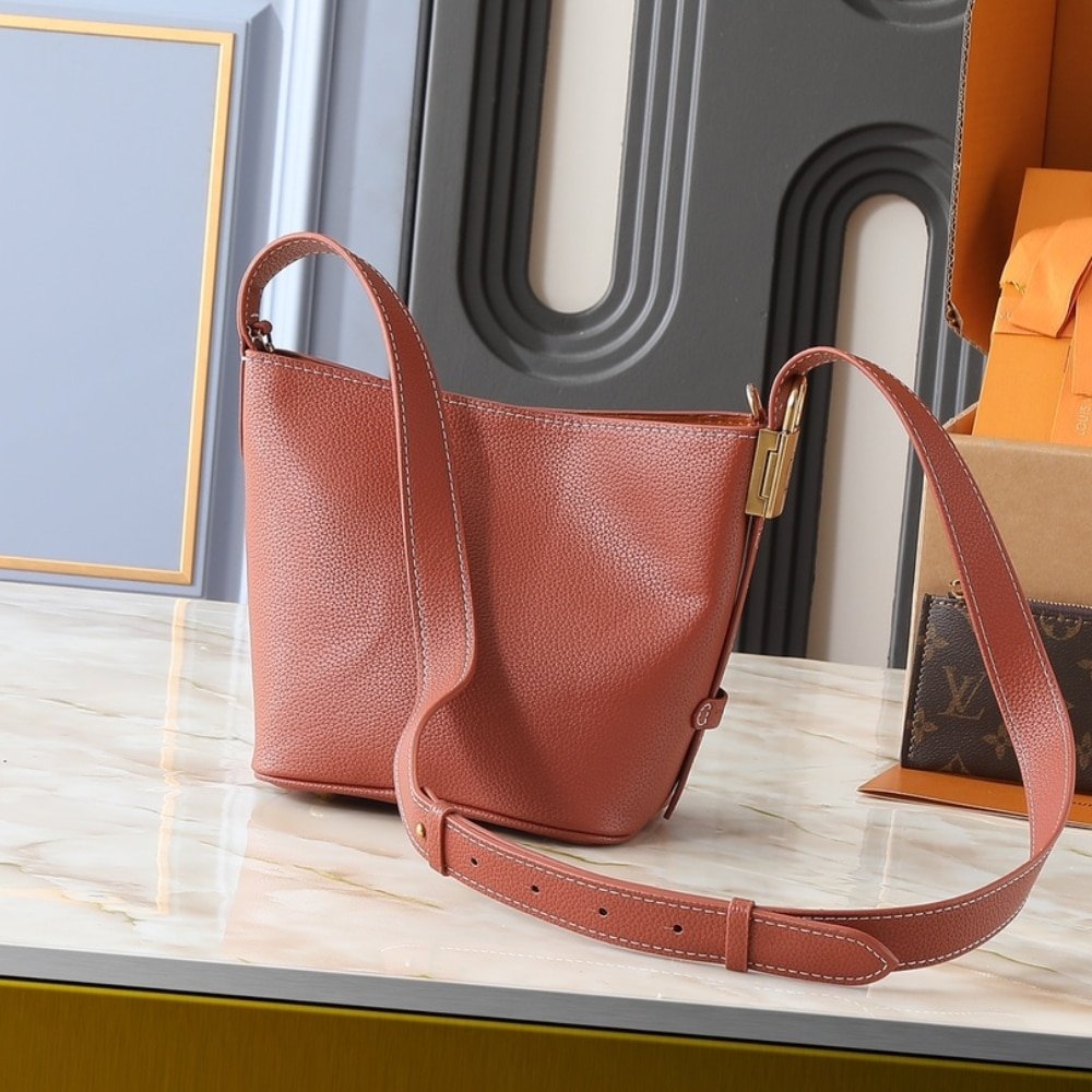 L0vis Vvtt0n Low Key All In BB Cognac Brown 18Cm M14416