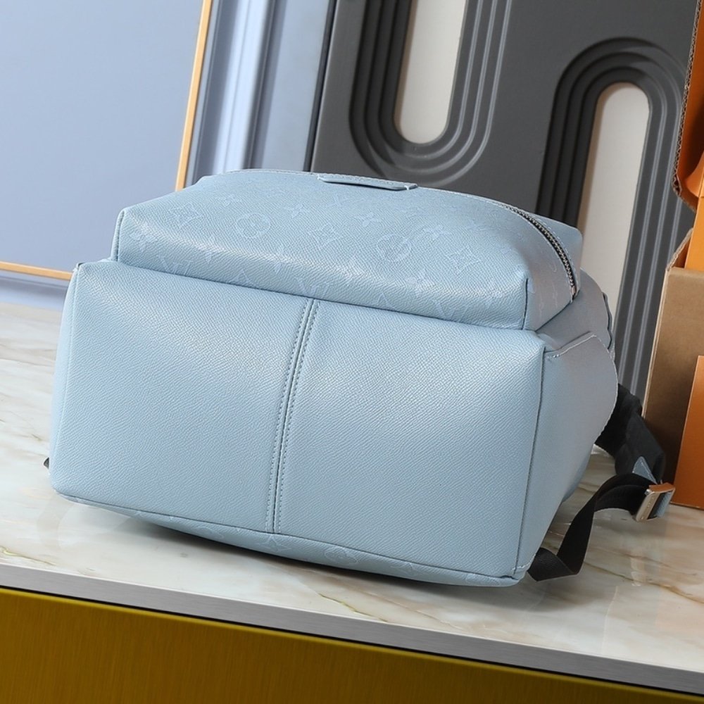 L0vis Vvtt0n Discovery Backpack PM Sky Blue 38Cm M14072