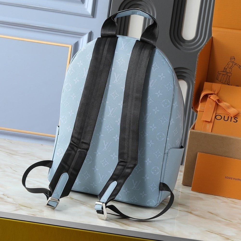 L0vis Vvtt0n Discovery Backpack PM Sky Blue 38Cm M14072