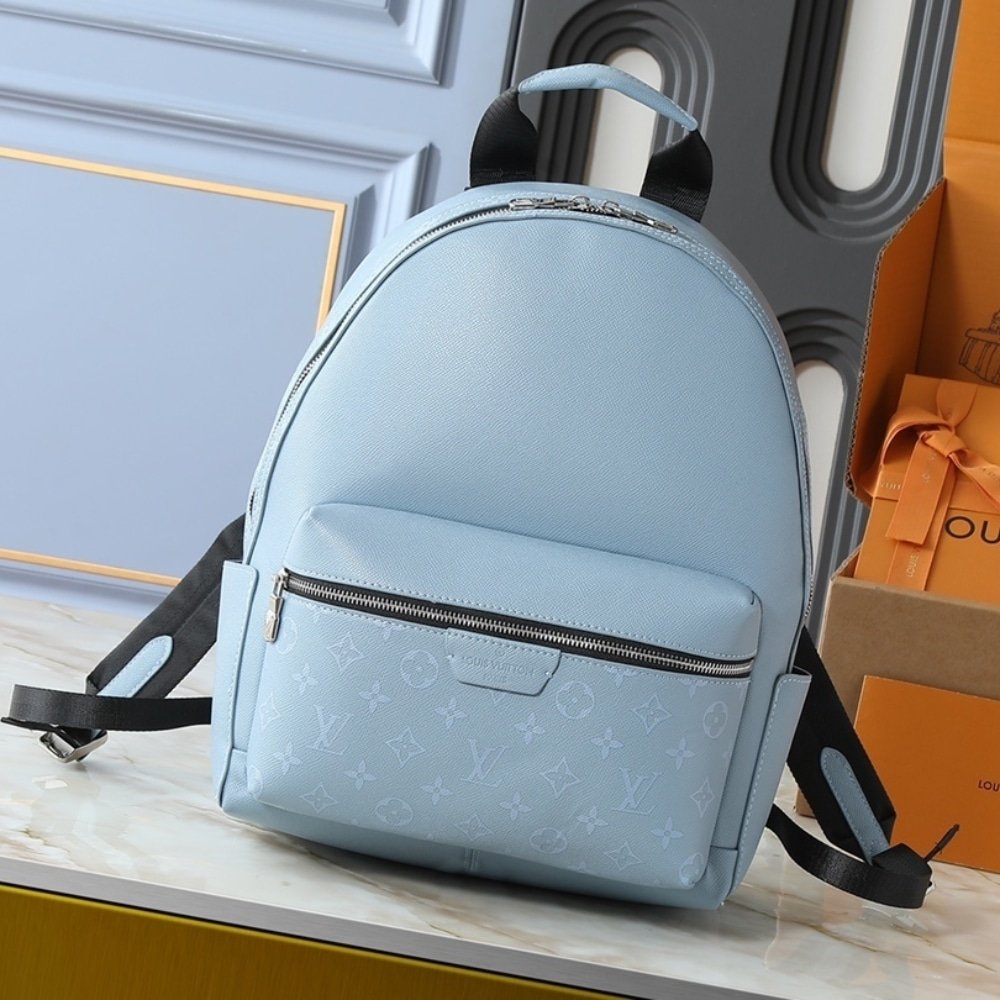 L0vis Vvtt0n Discovery Backpack PM Sky Blue 38Cm M14072