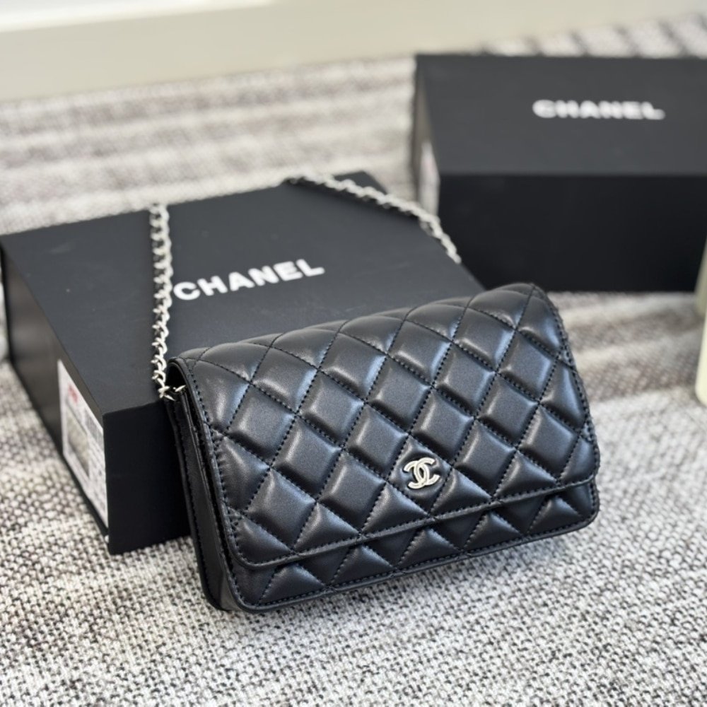 Ch**el Classic Wallet On Chain Silver Black 19Cm Ap0250 Y01480 C3906