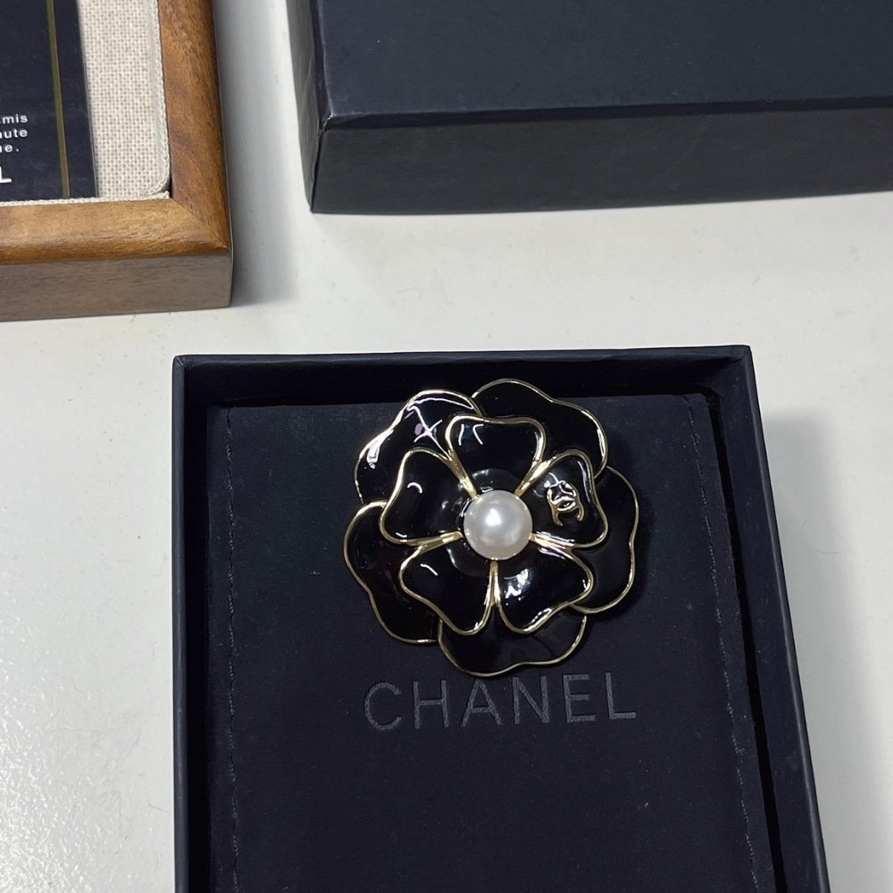 Ch**el Brooch Metal And Resin Gold With Black Pearly White Abg238 B21624 U3367