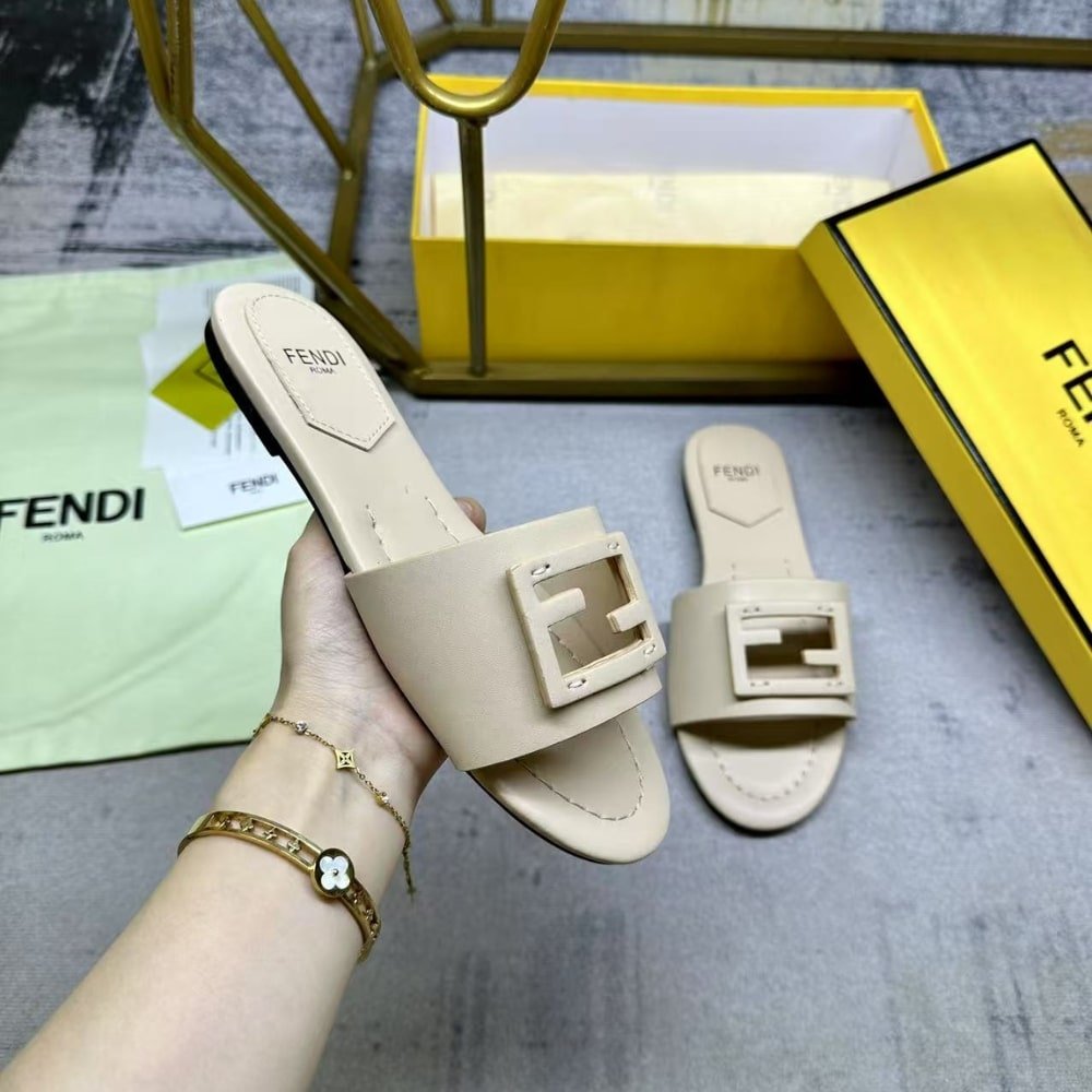 F**di Flat Skin Top Sandals Beige