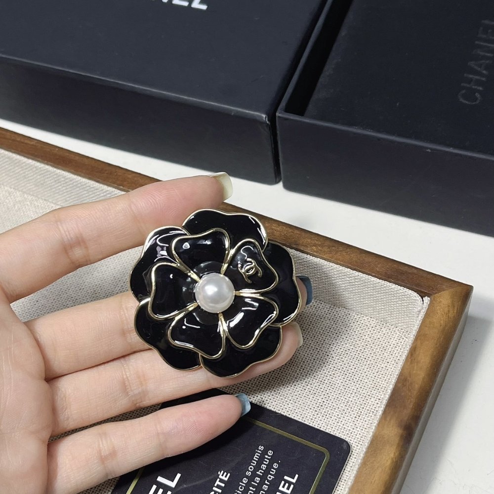 Ch**el Brooch Metal And Resin Gold With Black Pearly White Abg238 B21624 U3367