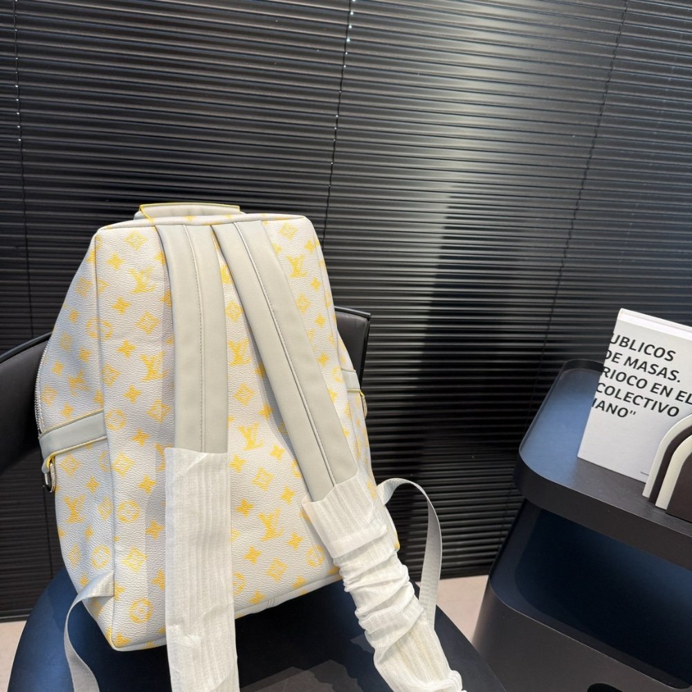 L0vis Vvtt0n Discovery Backpack Monogram Yellow 37Cm M14673