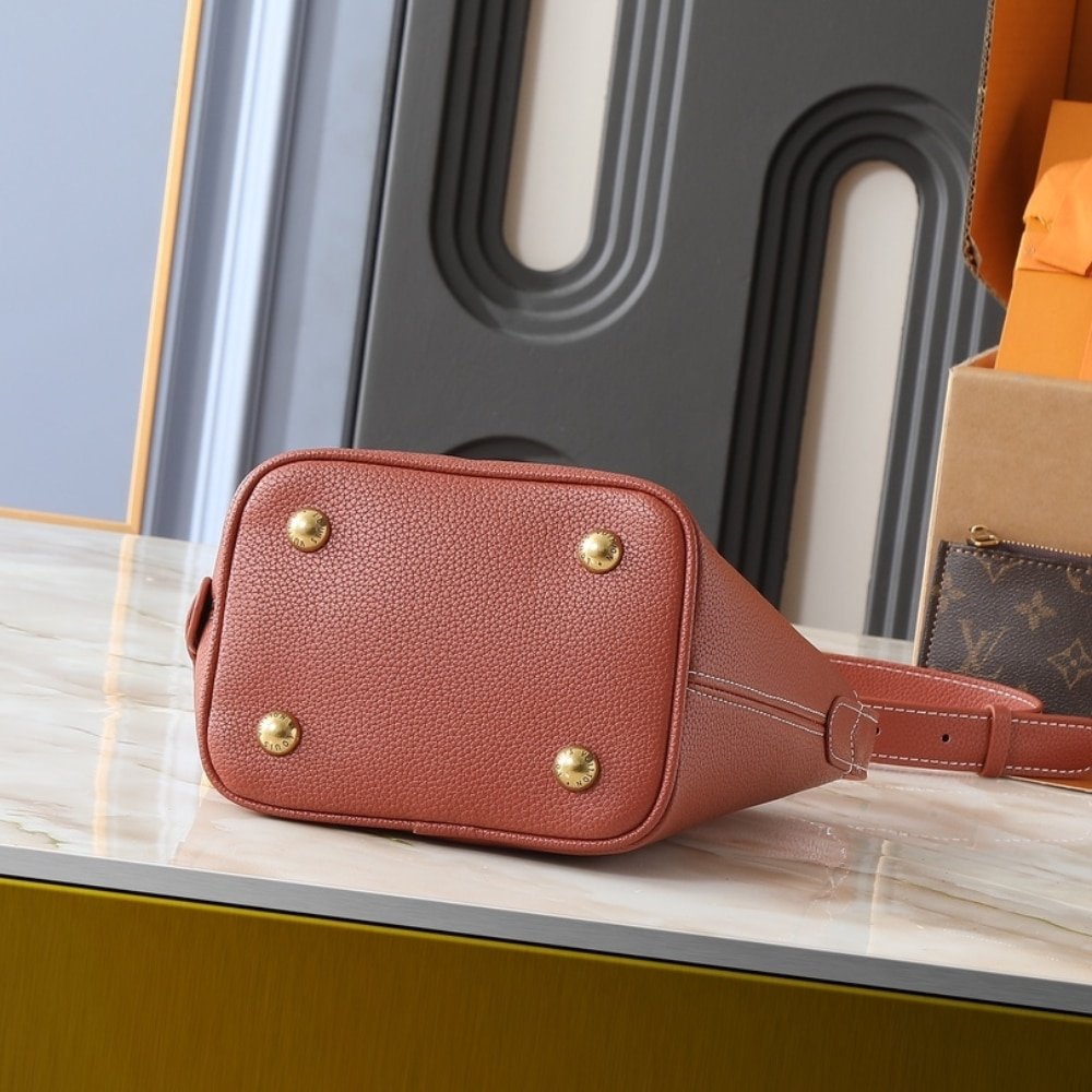 L0vis Vvtt0n Low Key All In BB Cognac Brown 18Cm M14416