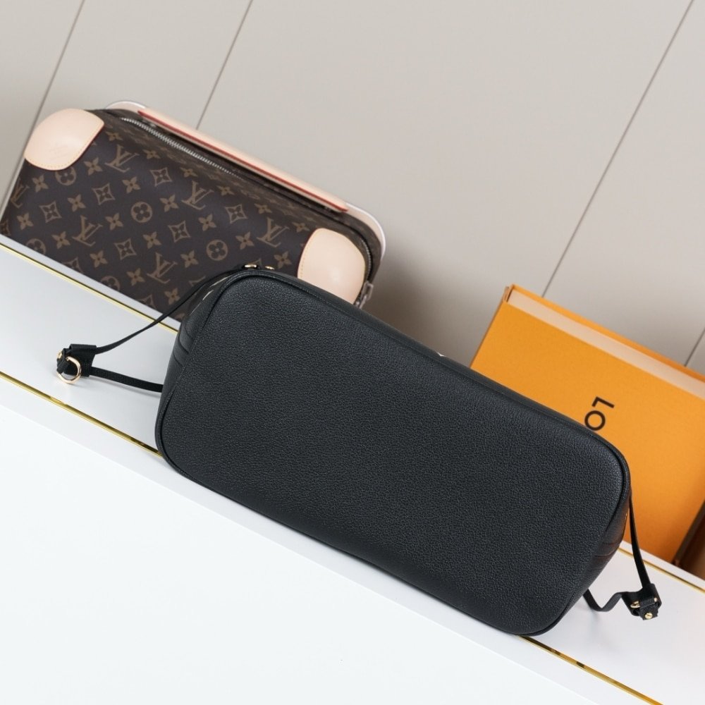 L0vis Vvtt0n Neverfull MM Black 31Cm M58907