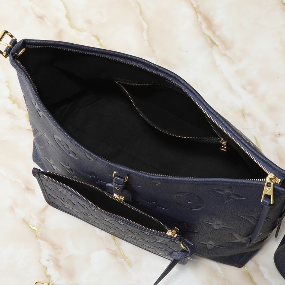 L0vis Vvtt0n Carryall MM Navy 39Cm M46669