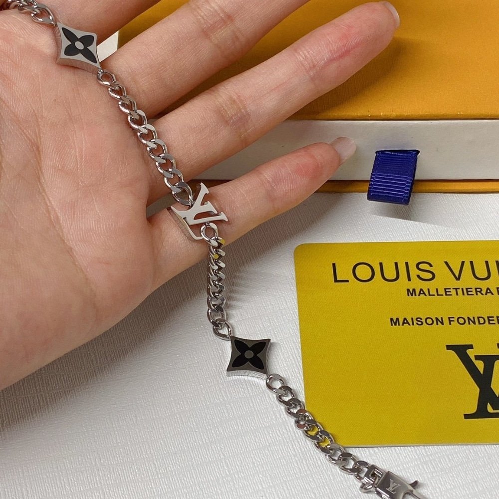 L0vis Vvtt0n Lv Spike Bracelet Silver M1520A