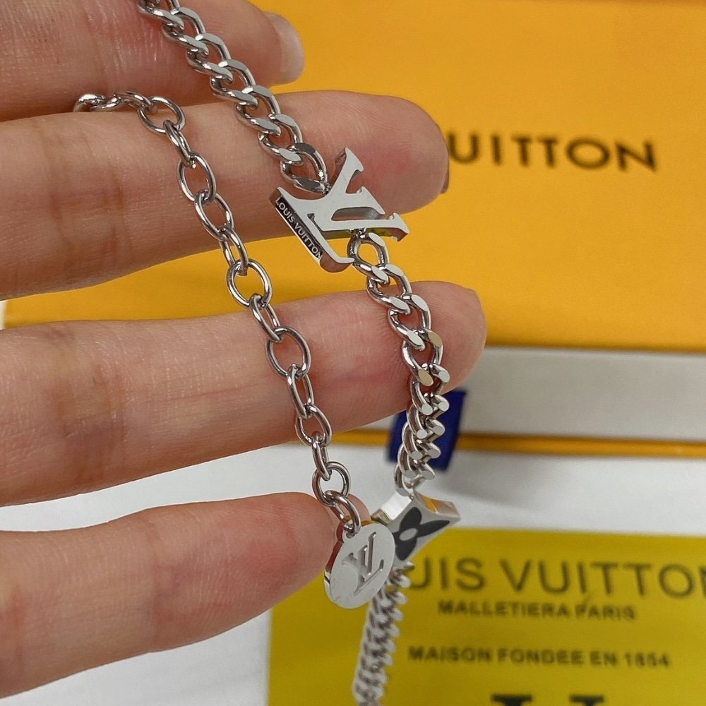 L0vis Vvtt0n Lv Spike Bracelet Silver M1520A